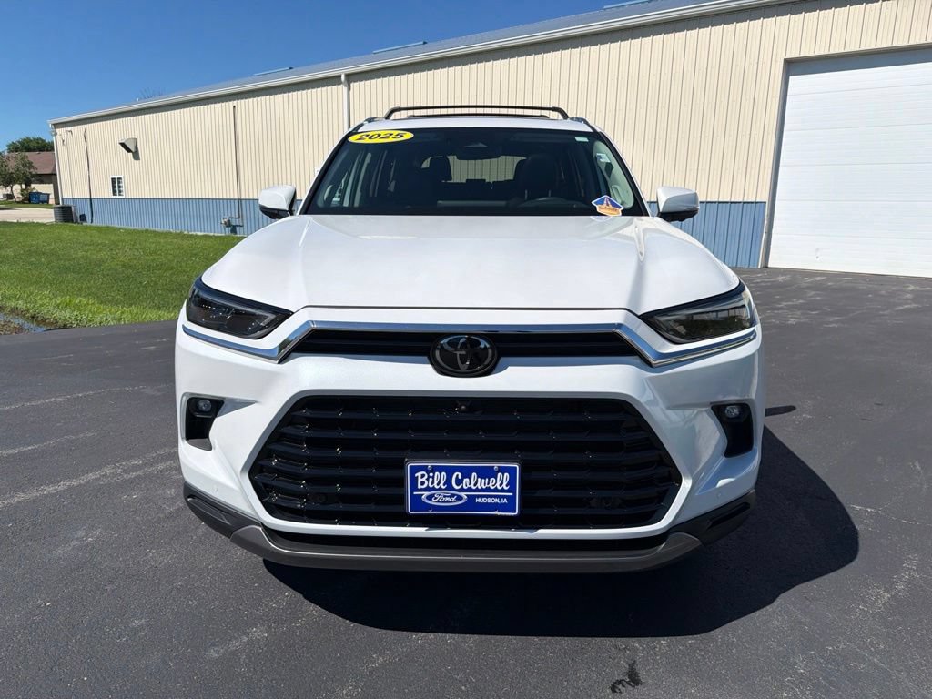 Used 2025 Toyota Grand Highlander AWD image 9