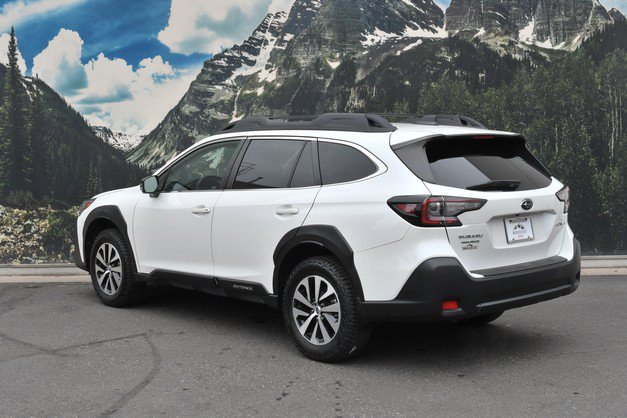 Used 2024 Subaru Outback Premium AWD/4WD image 9