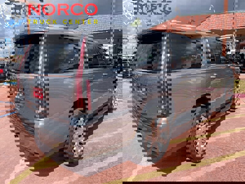 Used 2019 Cadillac Escalade ESV Luxury image 46