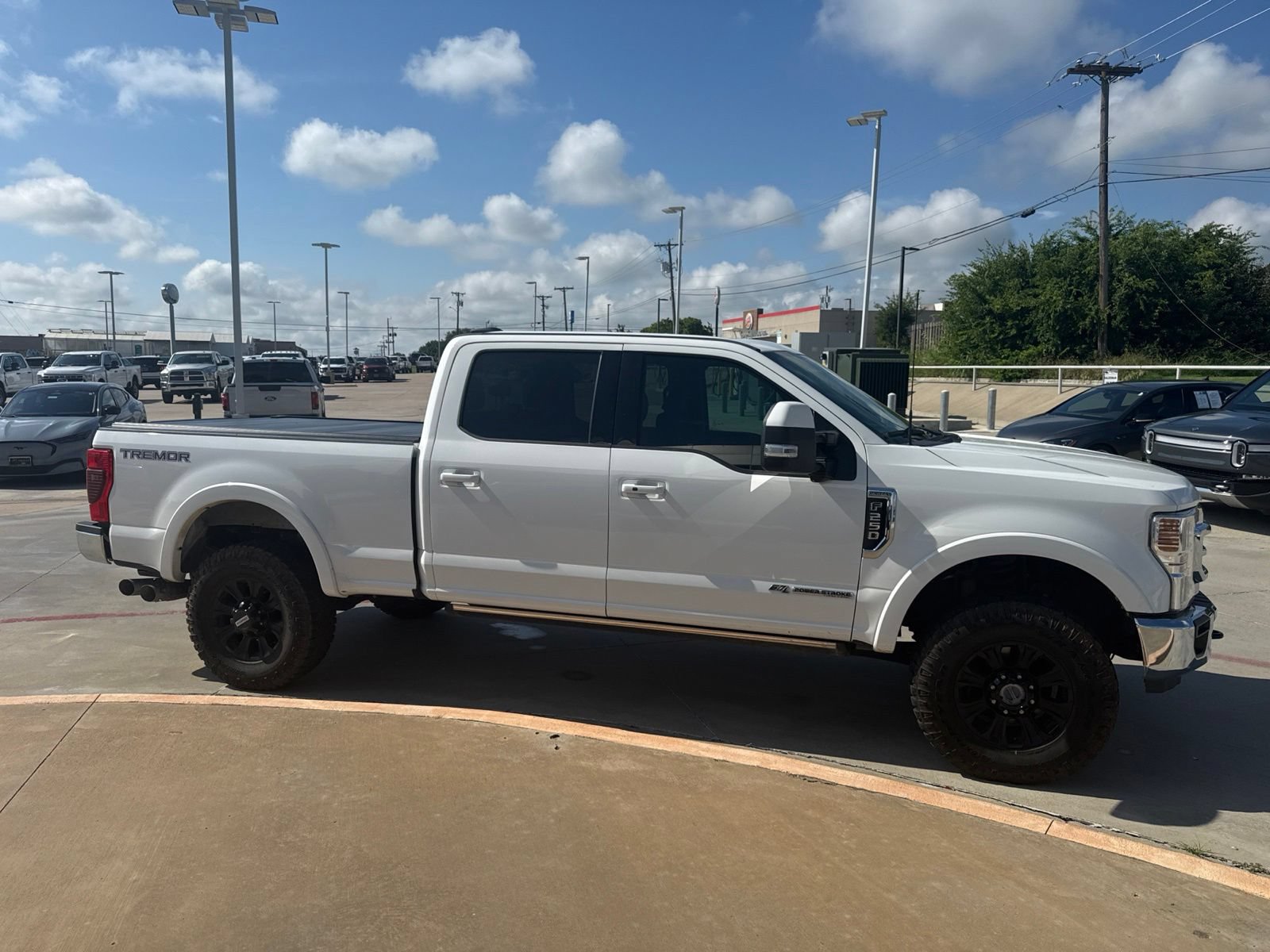 Used 2022 Ford F250 Lariat w/ Tremor Off-Road Package AWD/4WD image 4
