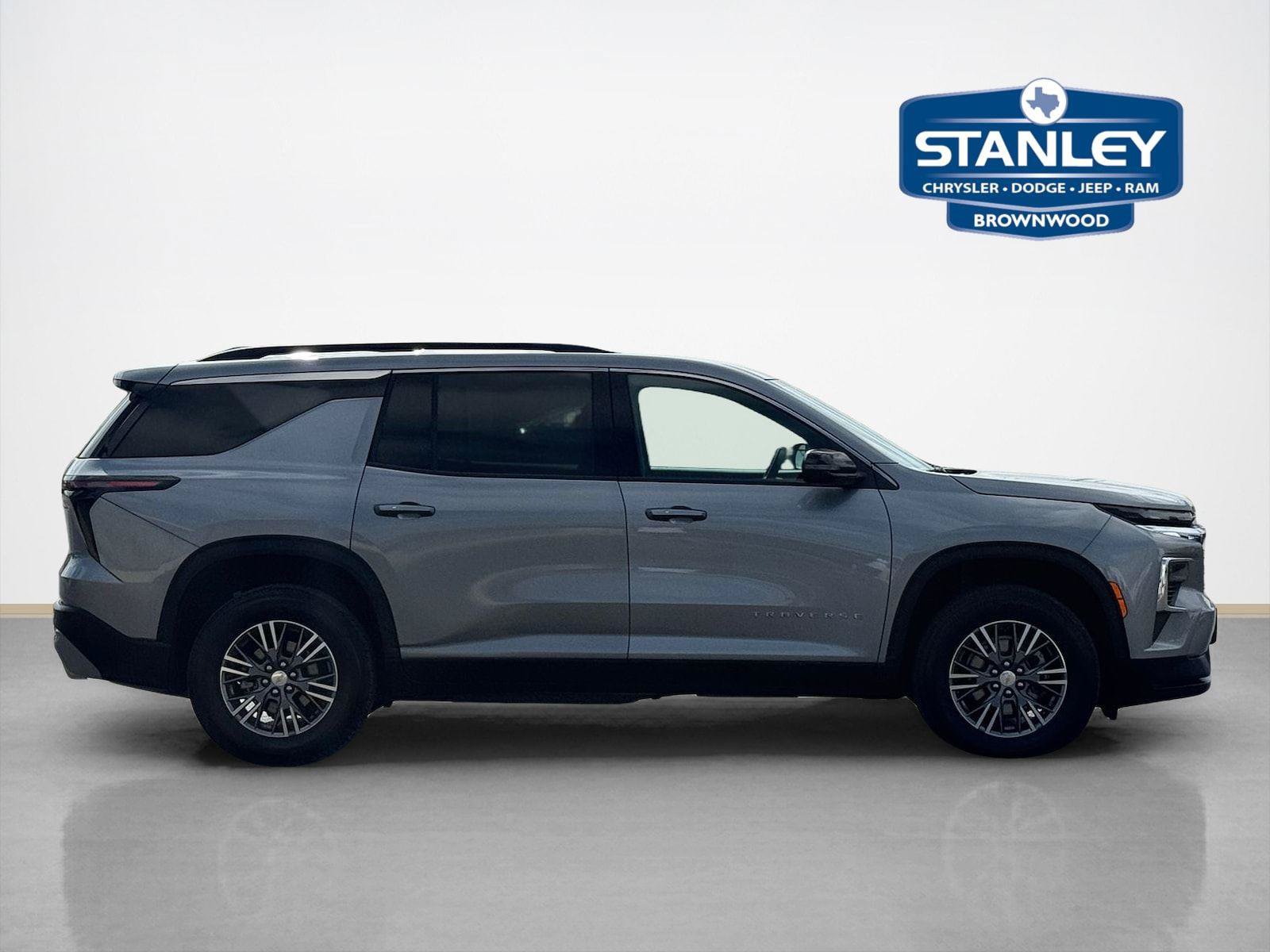 Used 2025 Chevrolet Traverse LT FWD image 9