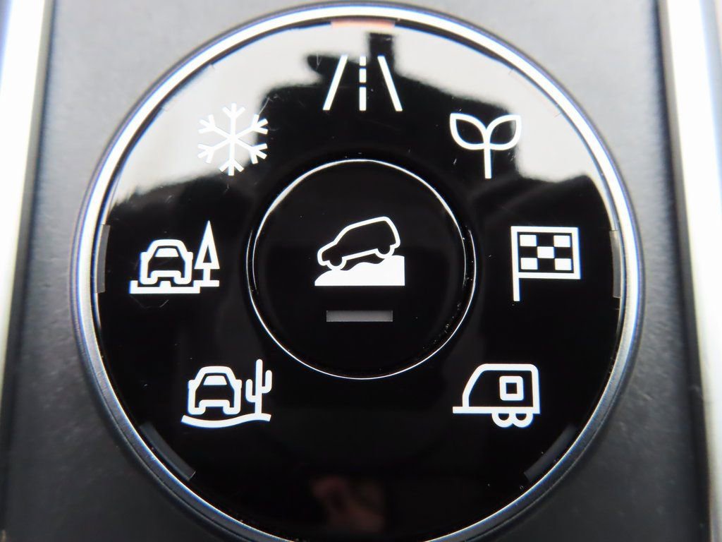 Used 2025 Nissan Pathfinder SV image 8