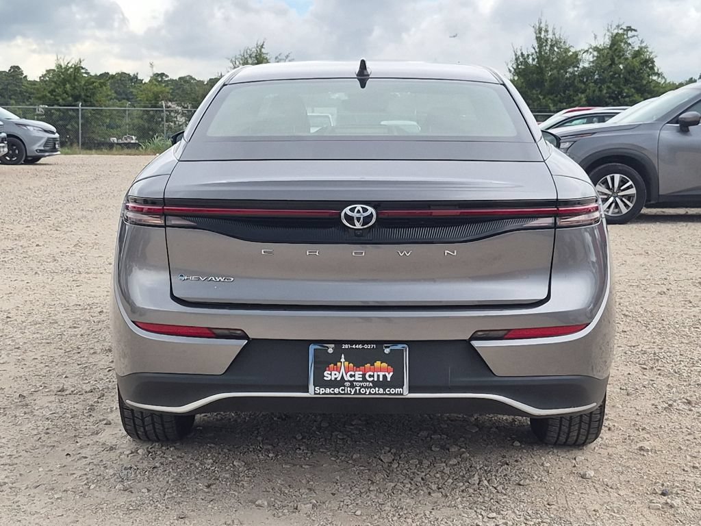 Certified 2025 Toyota Crown AWD/4WD image 5
