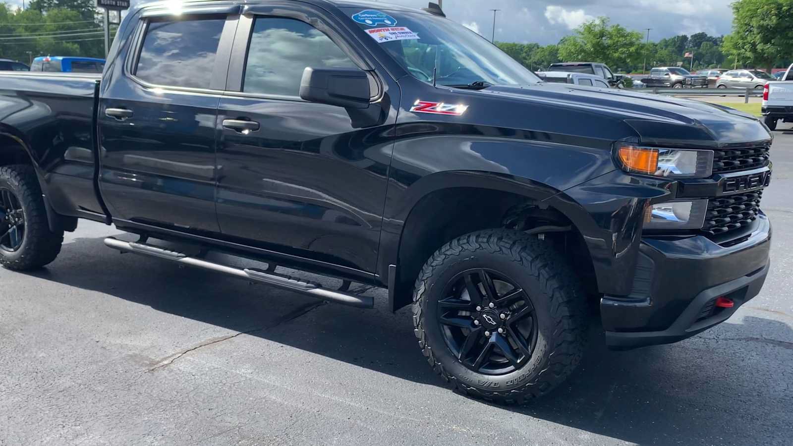 Certified 2021 Chevrolet Silverado 1500 Custom Trail Boss w/ LPO, Dark Essentials Package AWD/4WD image 2
