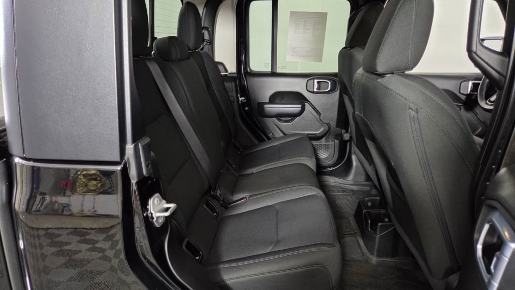 Used 2022 Jeep Gladiator Willys image 32