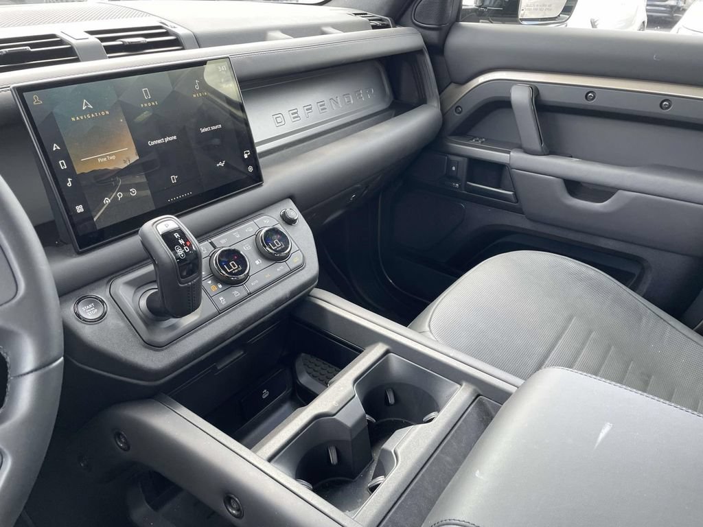 Certified 2025 Land Rover Defender 110 AWD/4WD image 30