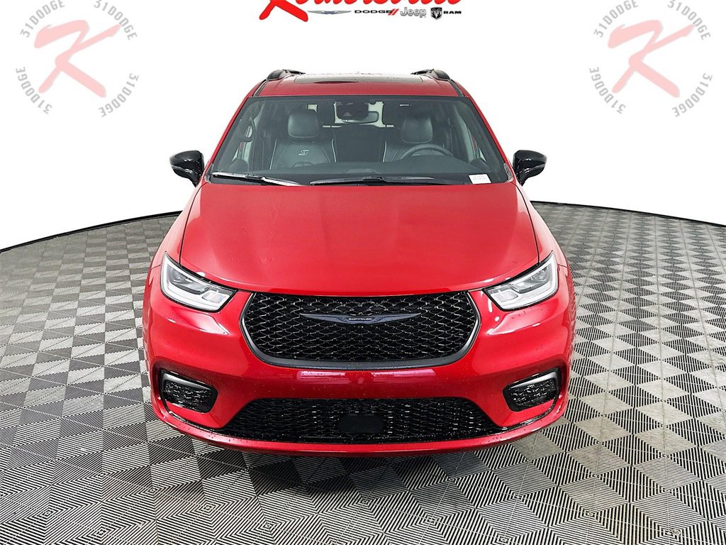 New 2026 Chrysler Pacifica Limited image 2