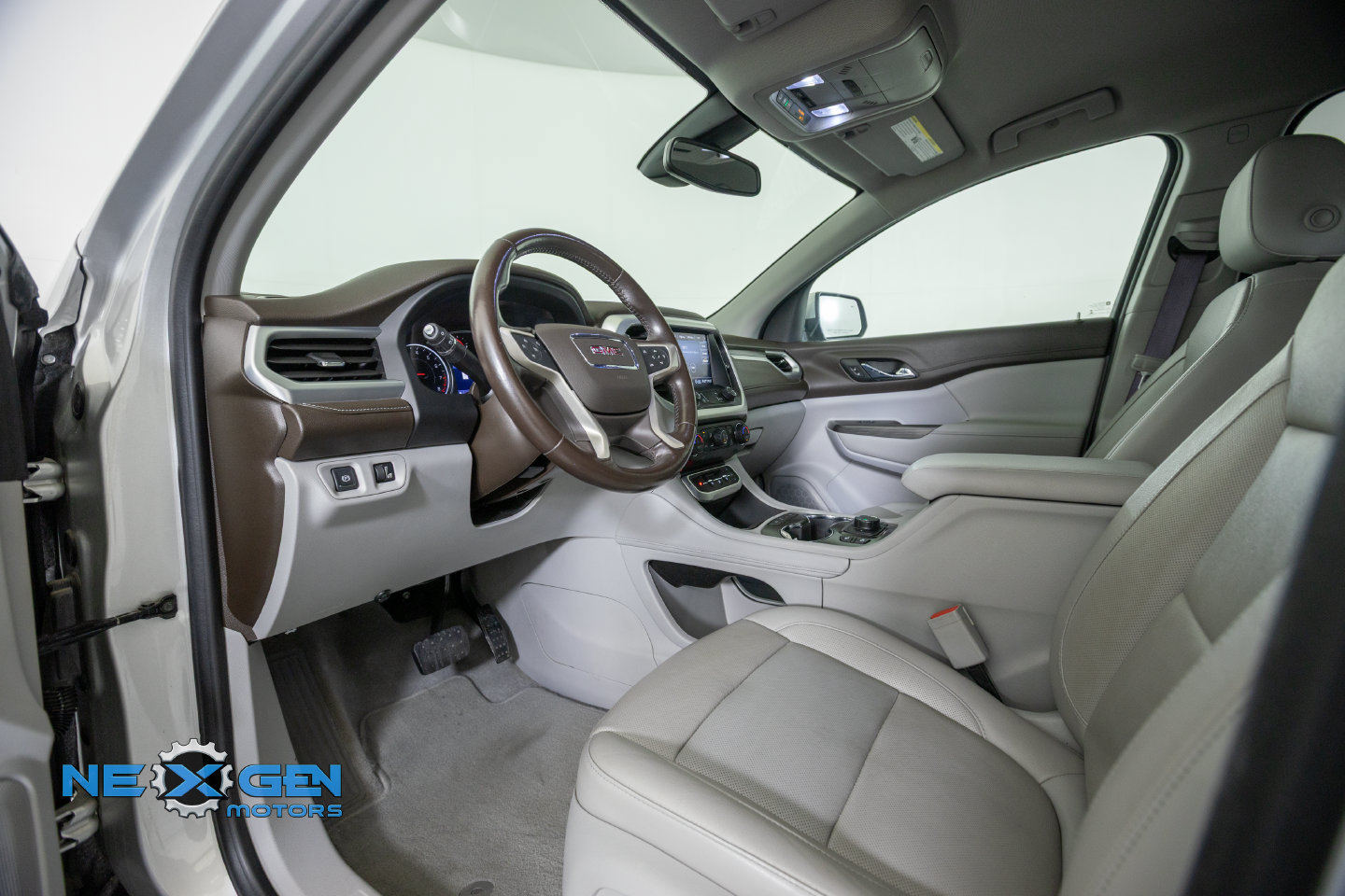 Used 2020 GMC Acadia SLT w/ LPO, Cargo Package AWD/4WD image 11