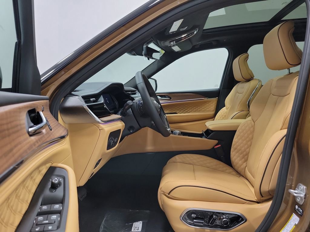 New 2026 Jeep Grand Cherokee Summit AWD/4WD image 10