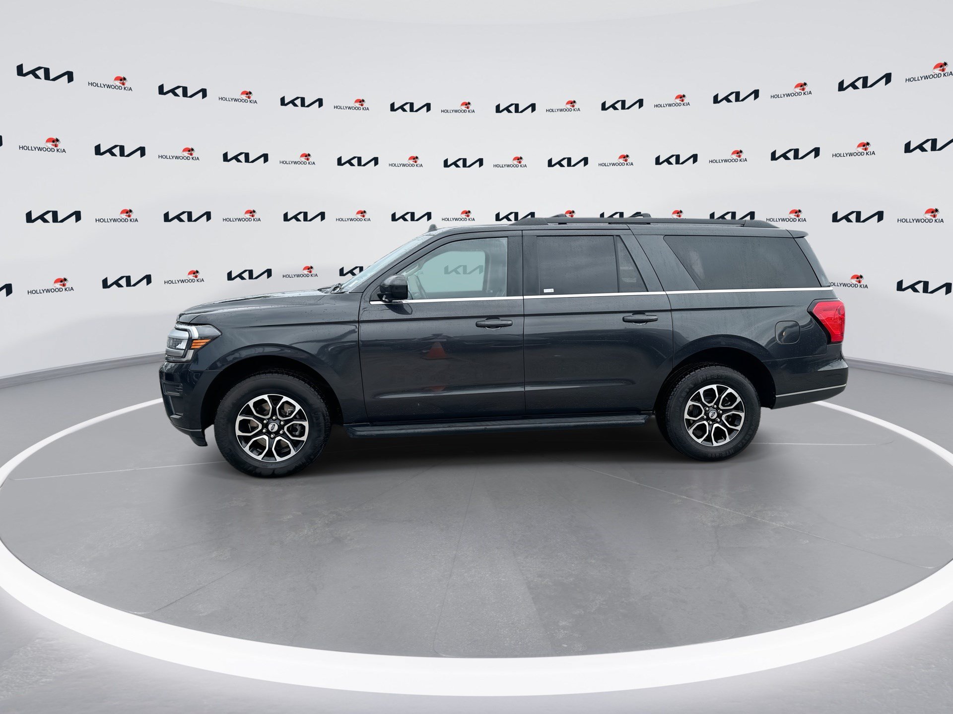 Used 2024 Ford Expedition Max XLT AWD/4WD image 5