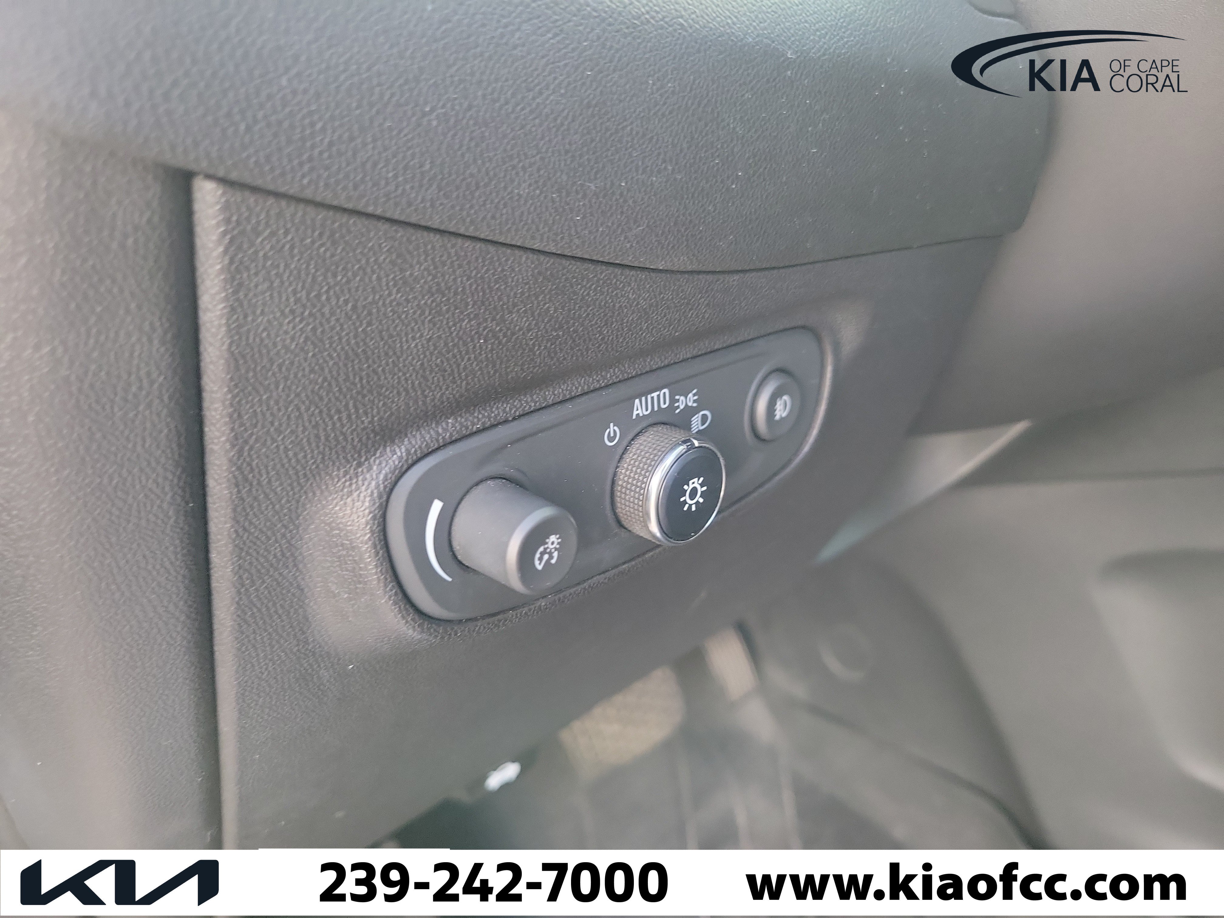 Used 2022 Chevrolet Equinox Premier w/ Redline Edition FWD image 25