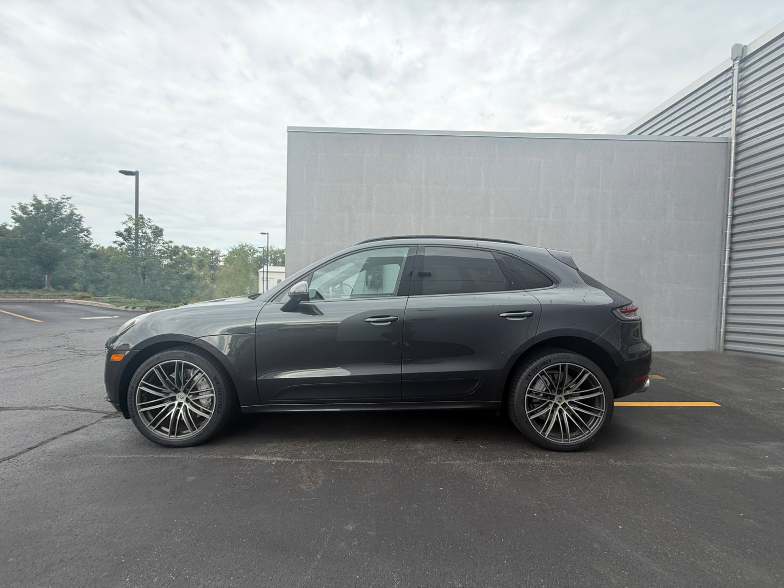 Used 2020 Porsche Macan Turbo AWD/4WD image 2