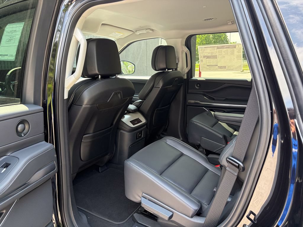 New 2027 Lincoln Navigator Premiere AWD/4WD image 17