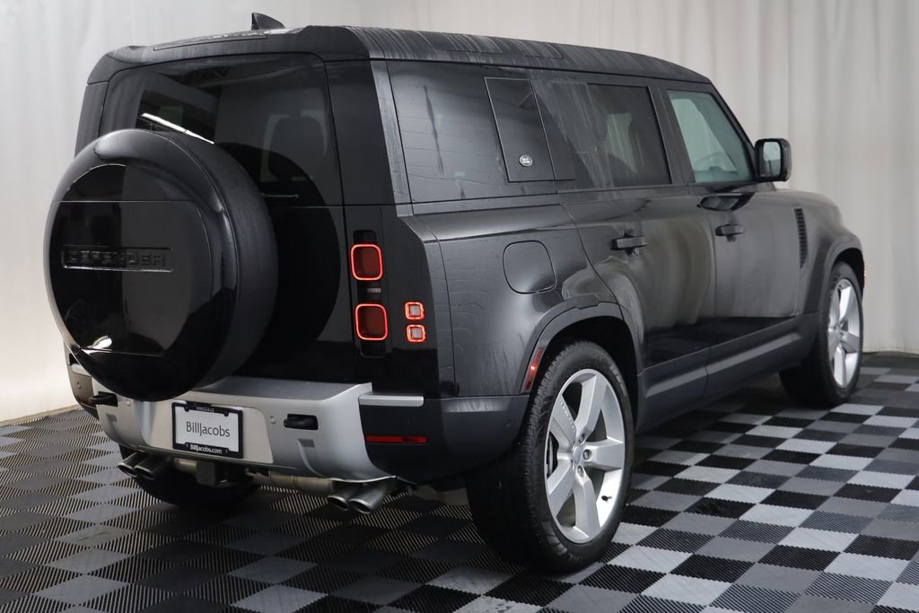 Used 2024 Land Rover Defender 110 SE image 18