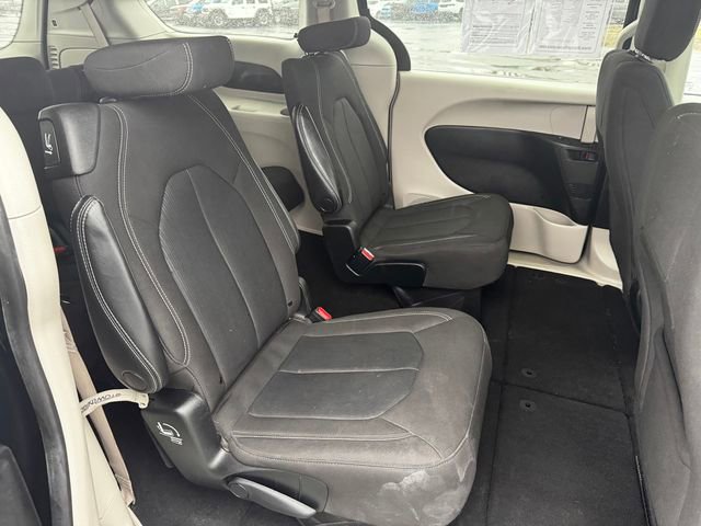 Certified 2022 Chrysler Voyager LX FWD image 15