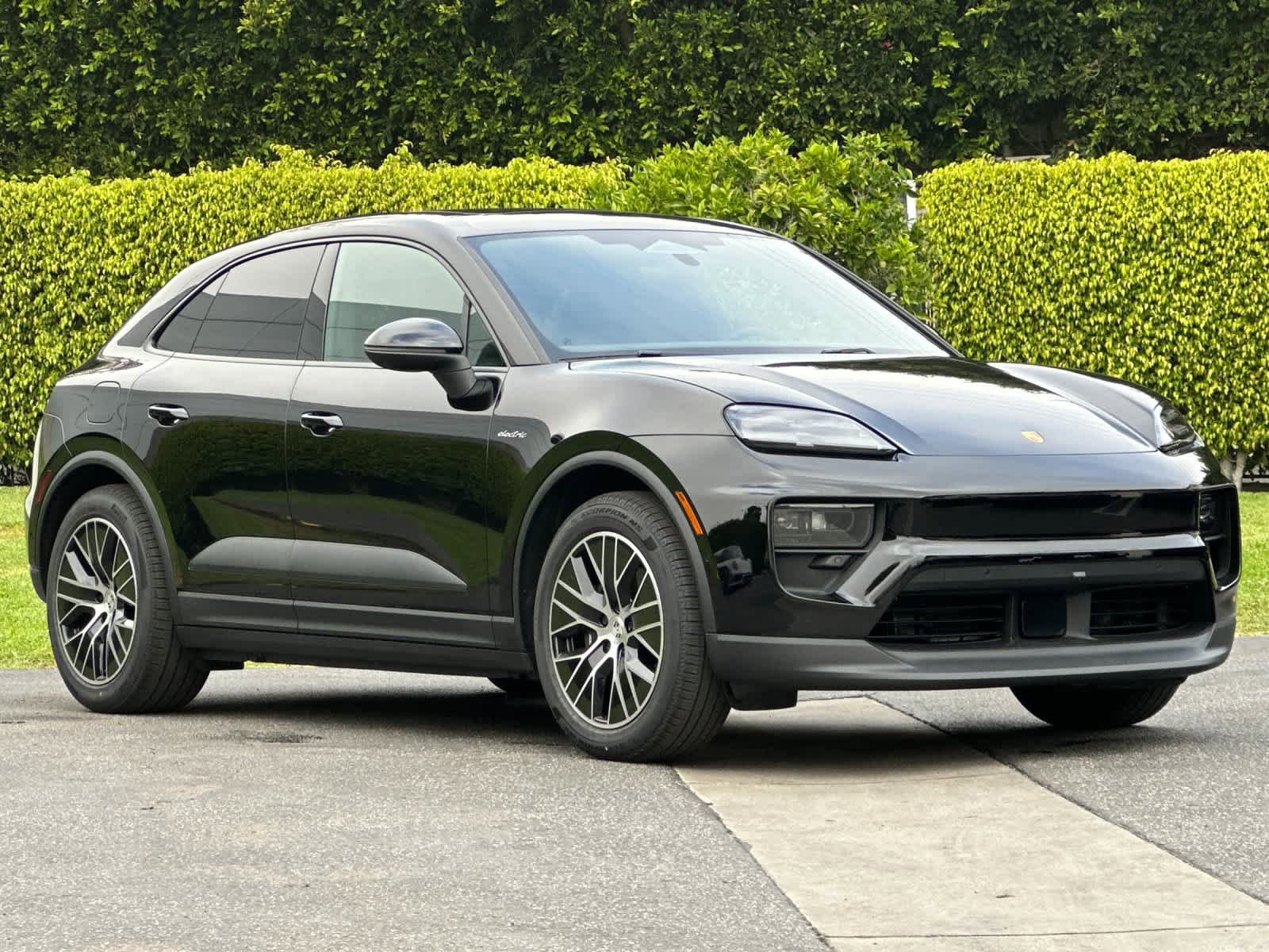 New 2026 Porsche Macan Electric RWD image 10