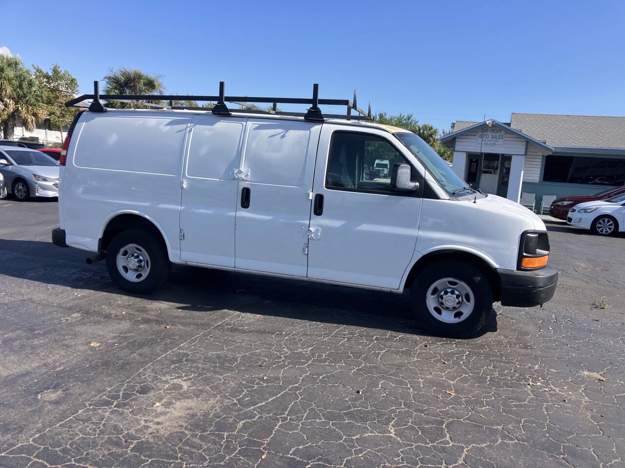 Used 2010 Chevrolet Express 2500 RWD image 11