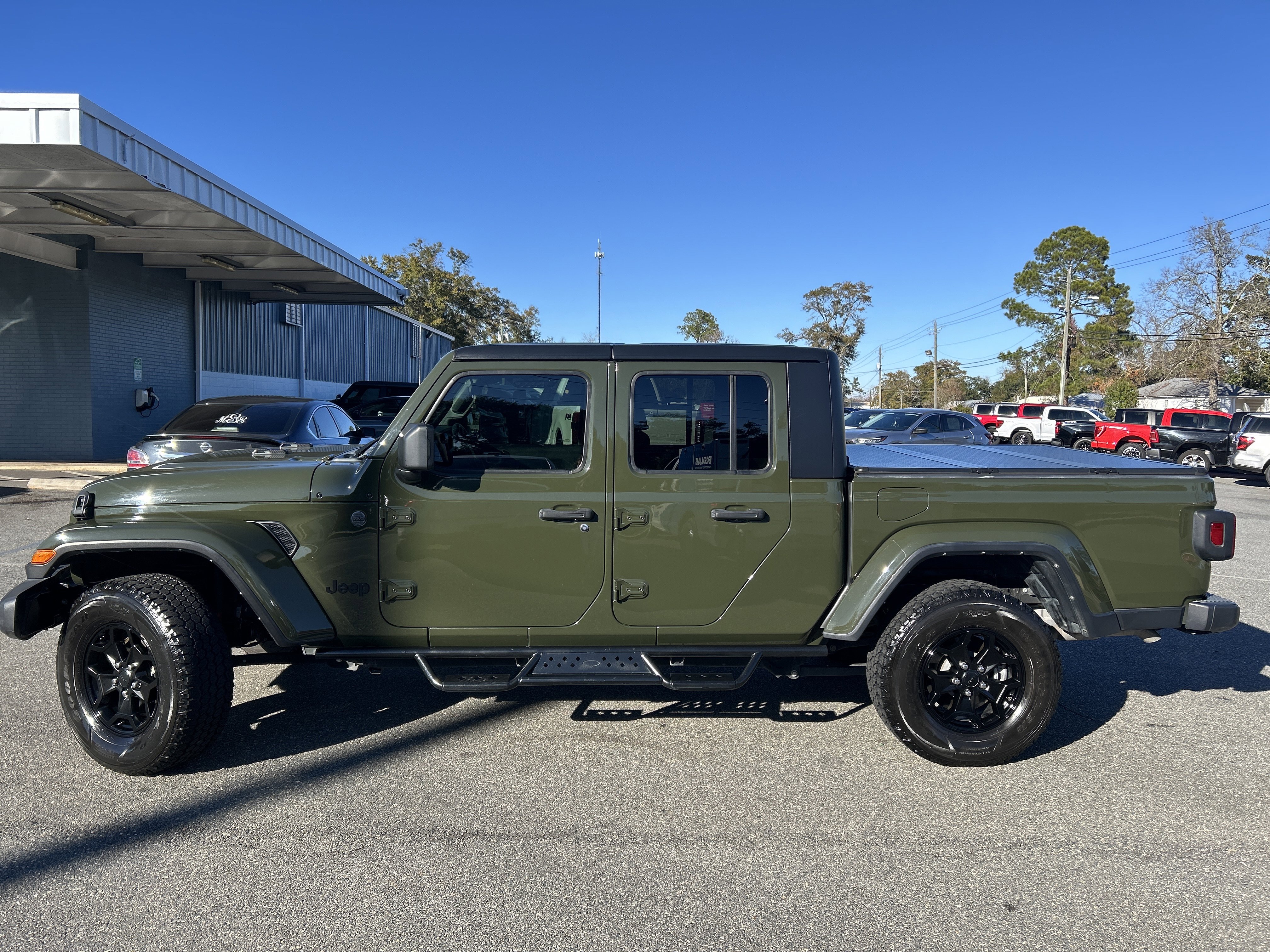 Used 2022 Jeep Gladiator Sport image 4