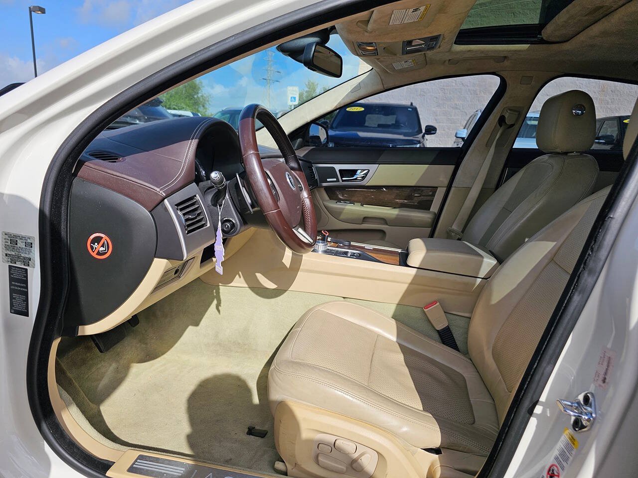Used 2010 Jaguar XF Supercharged RWD image 14