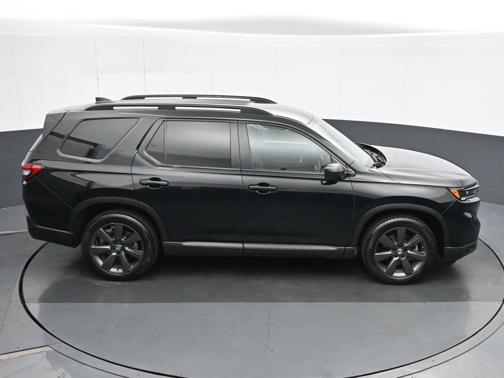Used 2025 Honda Pilot Sport image 23