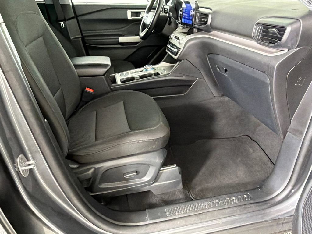 Used 2023 Ford Explorer XLT RWD image 13