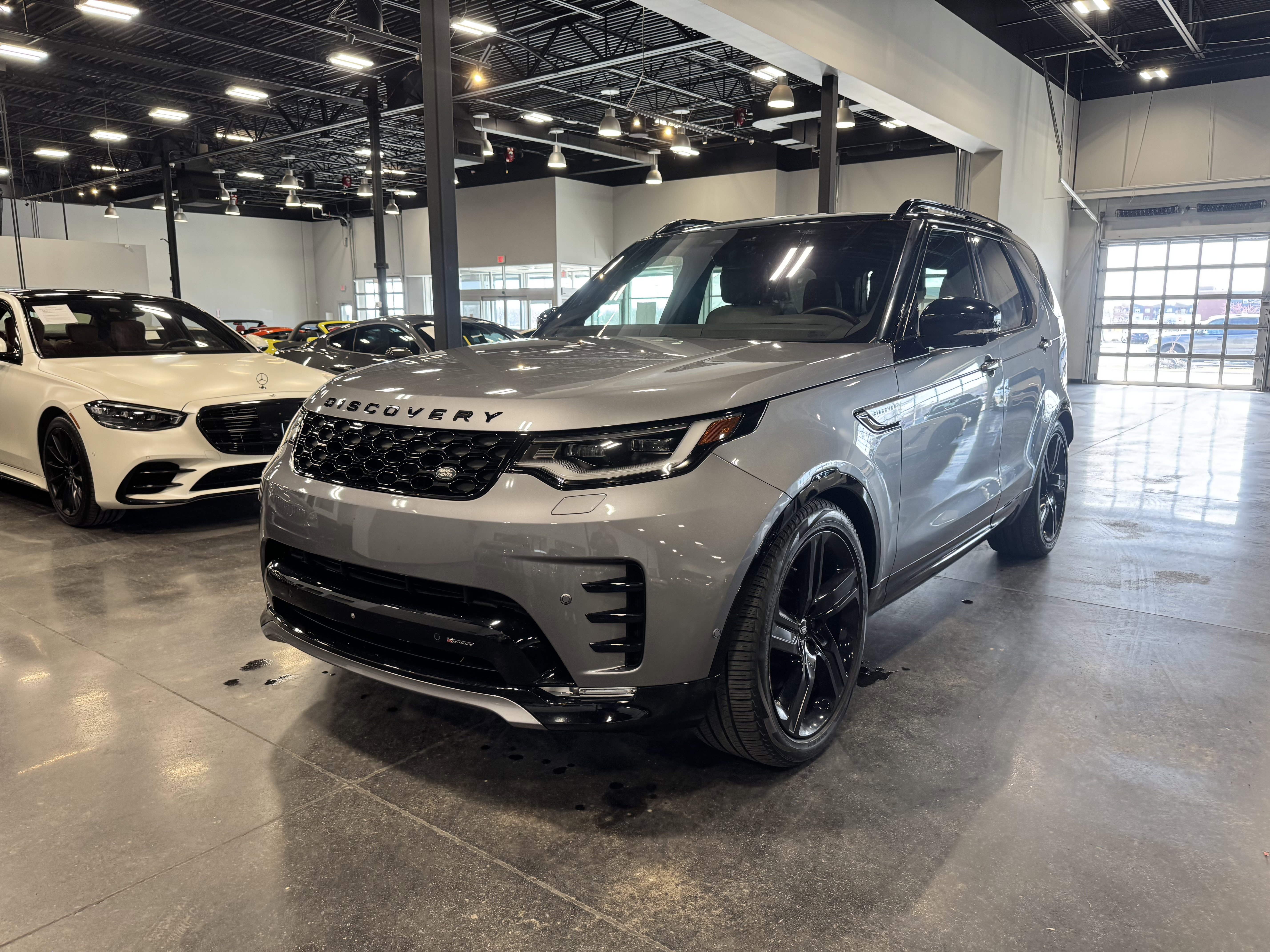 Used 2023 Land Rover Discovery S R-Dynamic image 26