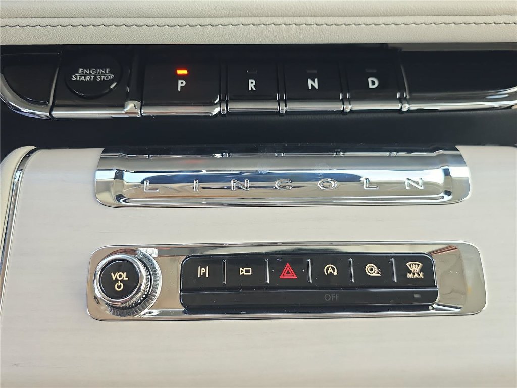 New 2026 Lincoln Aviator Reserve w/ Jet Appearance Package RWD image 17
