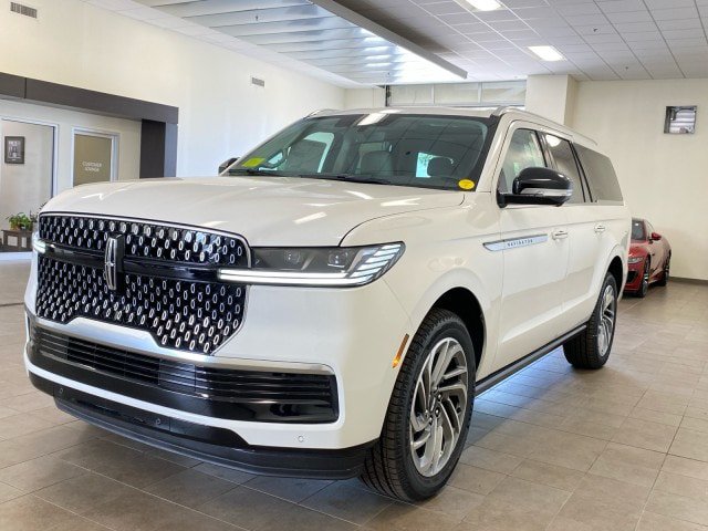 New 2026 Lincoln Navigator L Reserve AWD/4WD image 4