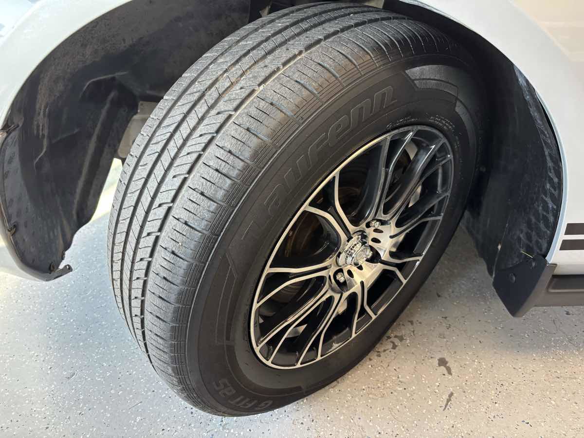 Used 2005 Ford Mustang Deluxe image 22