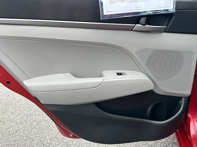 Used 2018 Hyundai Elantra SE image 17