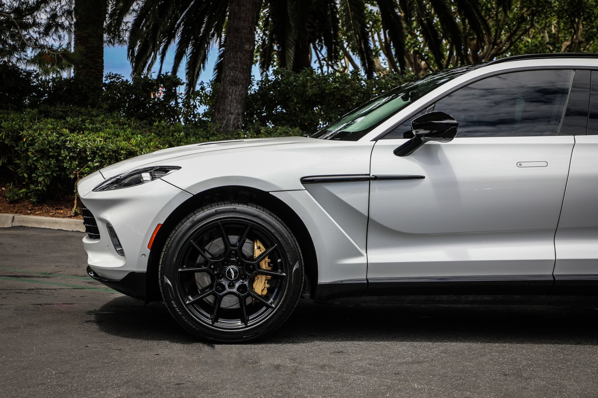 Used 2022 Aston Martin DBX AWD/4WD image 32