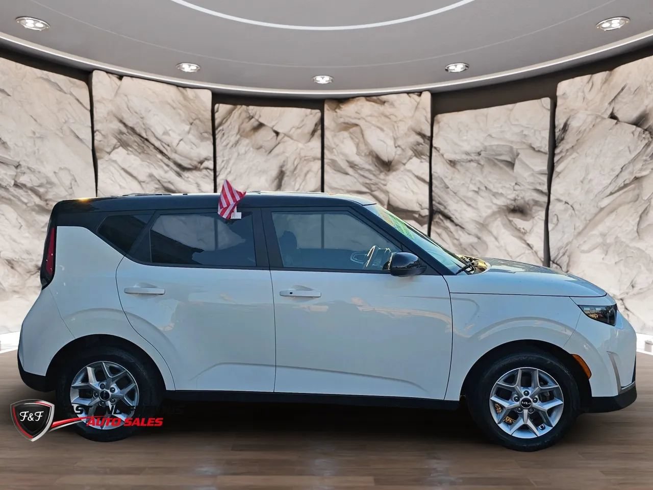 Used 2023 Kia Soul S FWD image 5