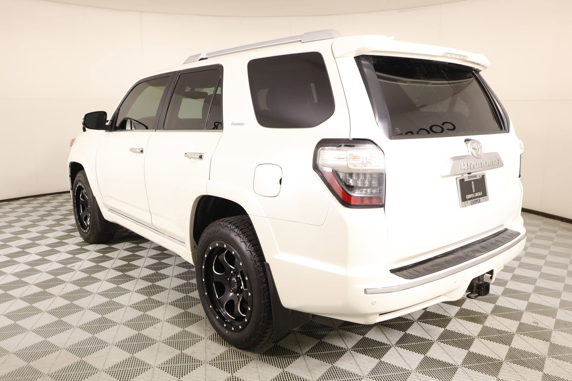 Used 2018 Toyota 4Runner Limited image 24