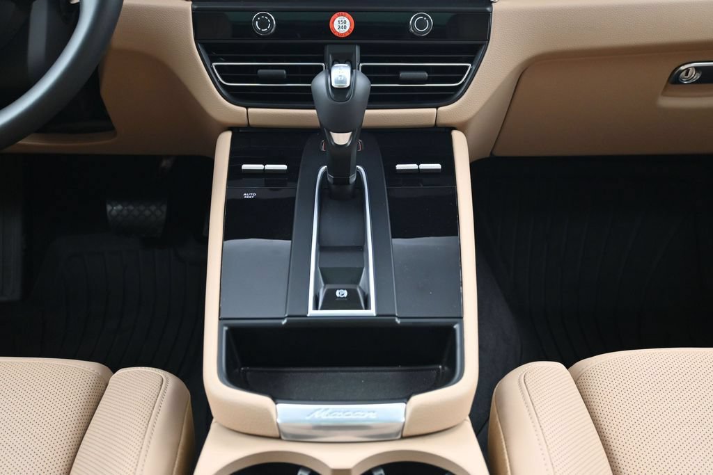 Certified 2026 Porsche Macan AWD/4WD image 10