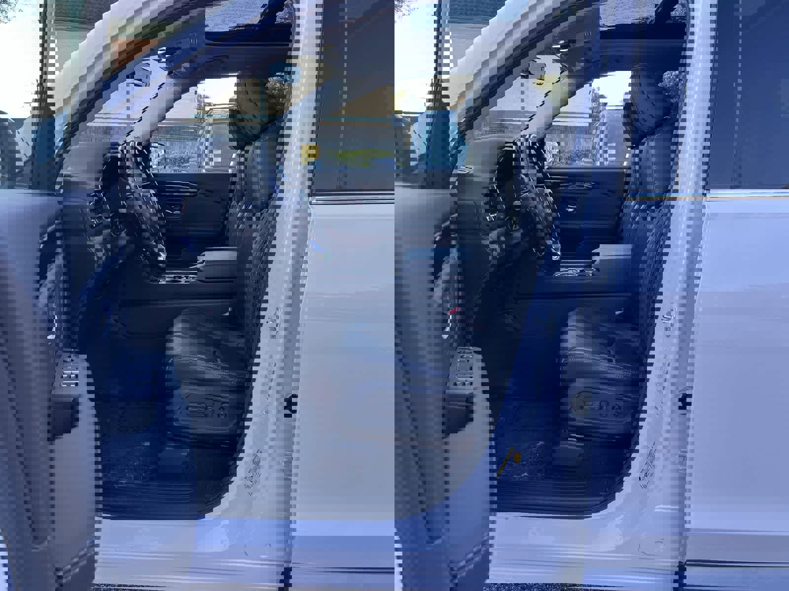 Used 2024 Honda Pilot Touring image 2