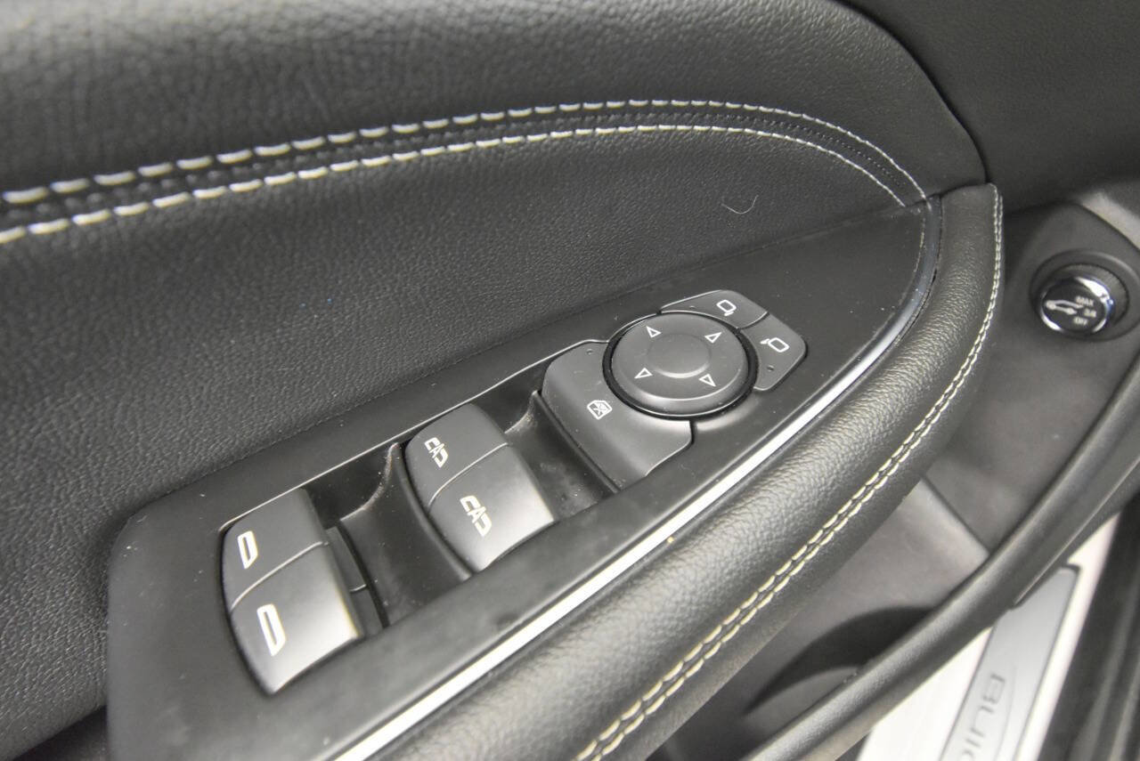 Used 2018 Buick Regal Essence w/ Driver Confidence Package #1 AWD/4WD image 42