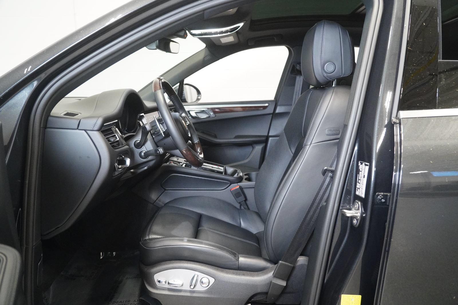 Used 2024 Porsche Macan S AWD/4WD image 11