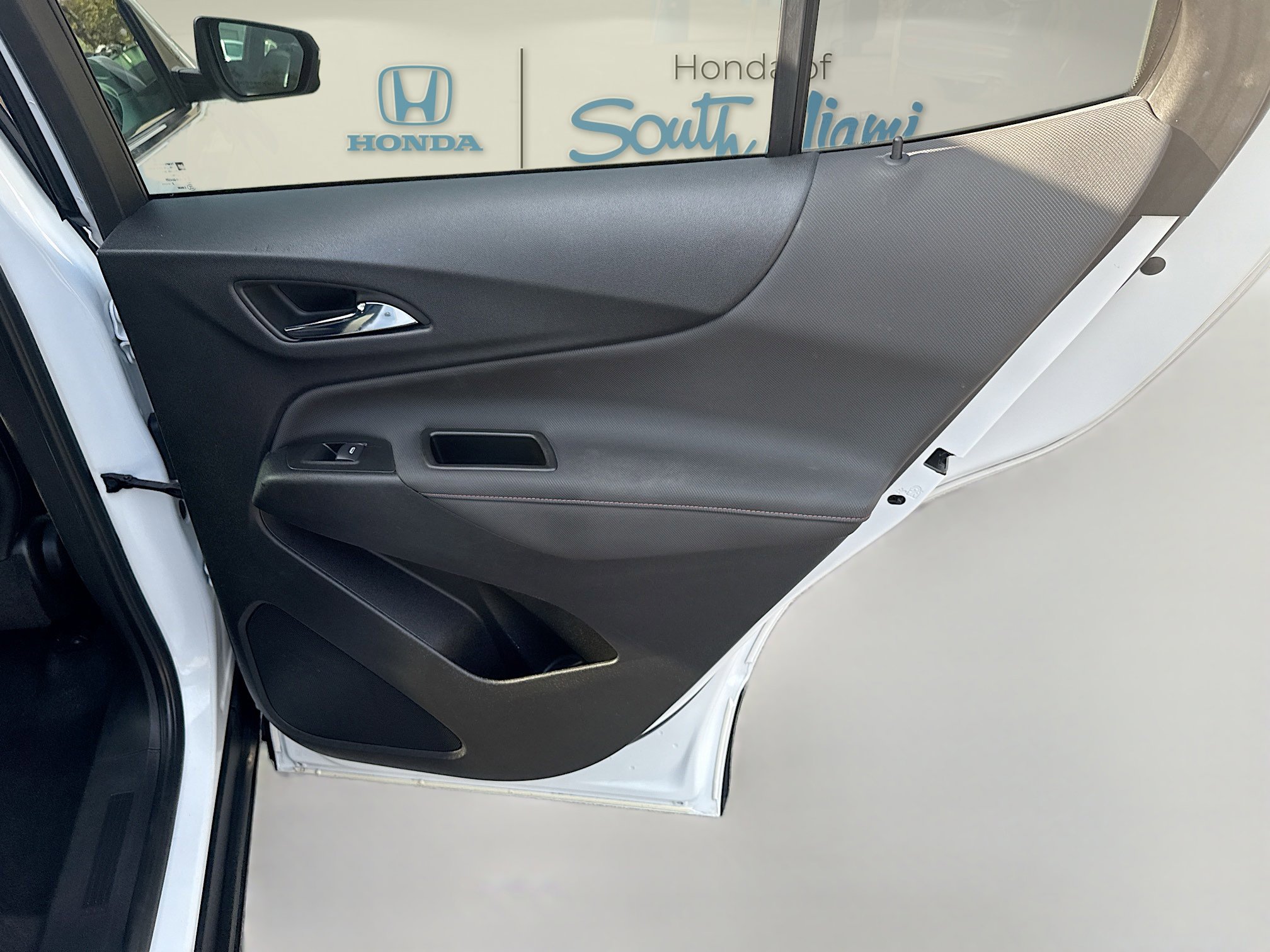 Used 2022 Chevrolet Equinox RS w/ Infotainment Package image 30