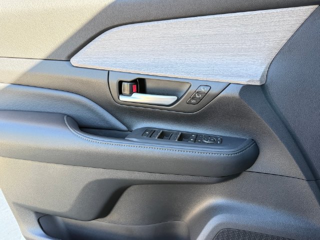 Used 2025 Toyota Grand Highlander FWD image 23