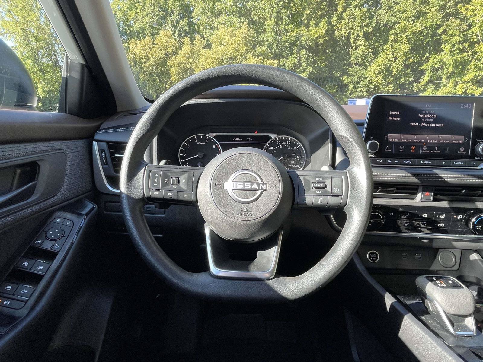 Used 2023 Nissan Rogue S AWD/4WD image 12