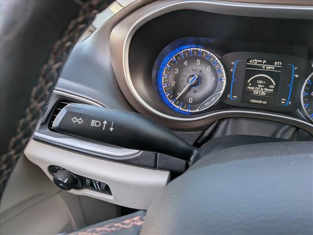 Used 2017 Chrysler Pacifica Touring-L image 16