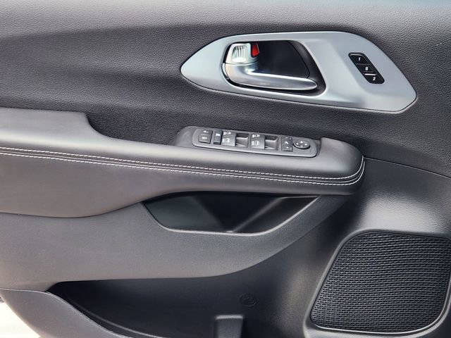 New 2026 Chrysler Pacifica Limited w/ S Appearance Package FWD image 18