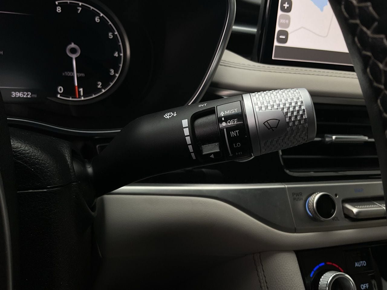 Used 2025 Genesis G70 2.5T RWD image 37