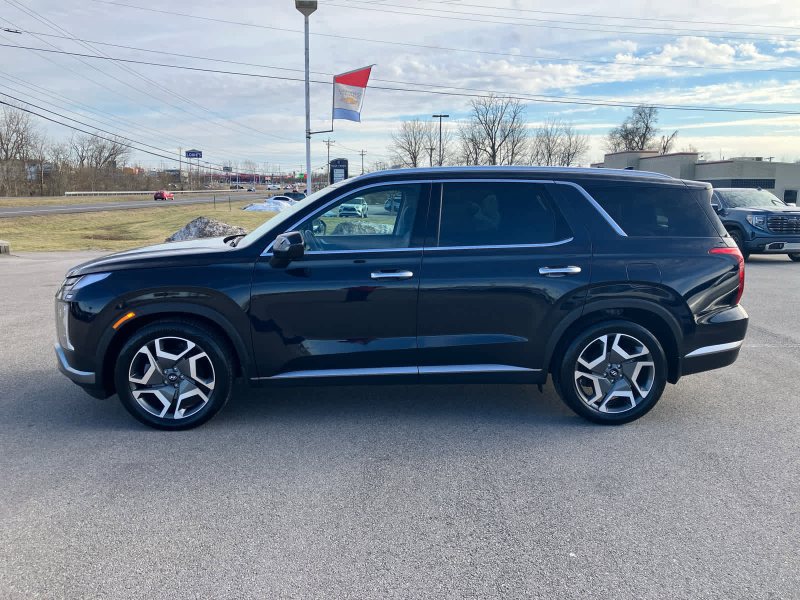 Used 2024 Hyundai Palisade SEL image 2