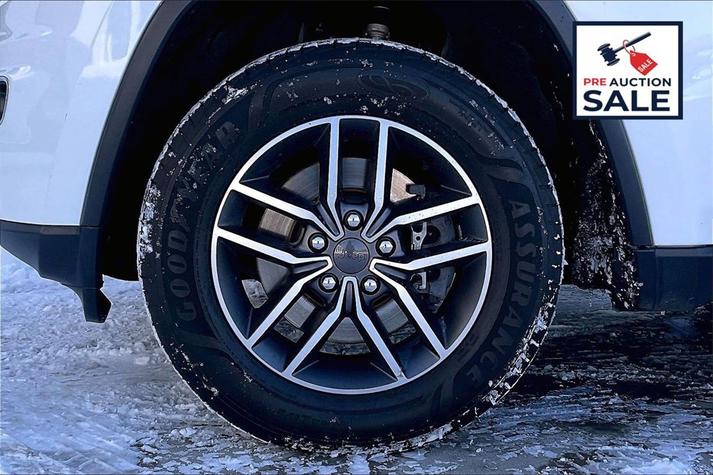 Used 2021 Jeep Grand Cherokee Limited w/ Sun & Sound Group image 9