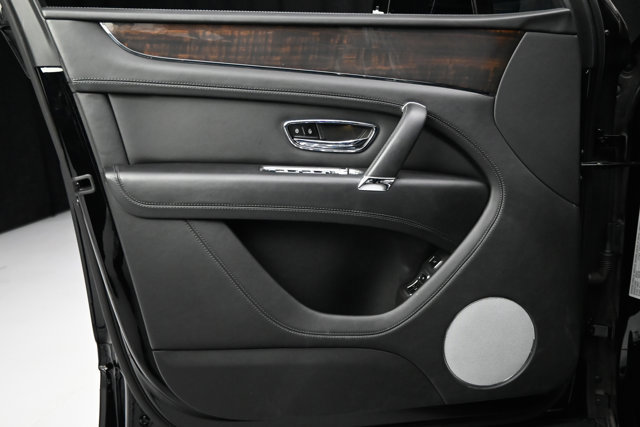 Used 2019 Bentley Bentayga image 48