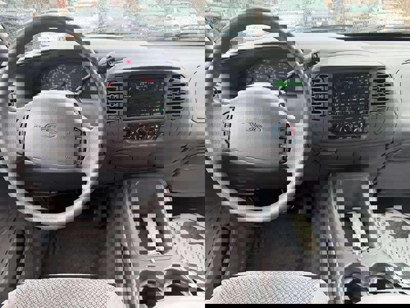 Used 2002 Ford Expedition XLT image 20