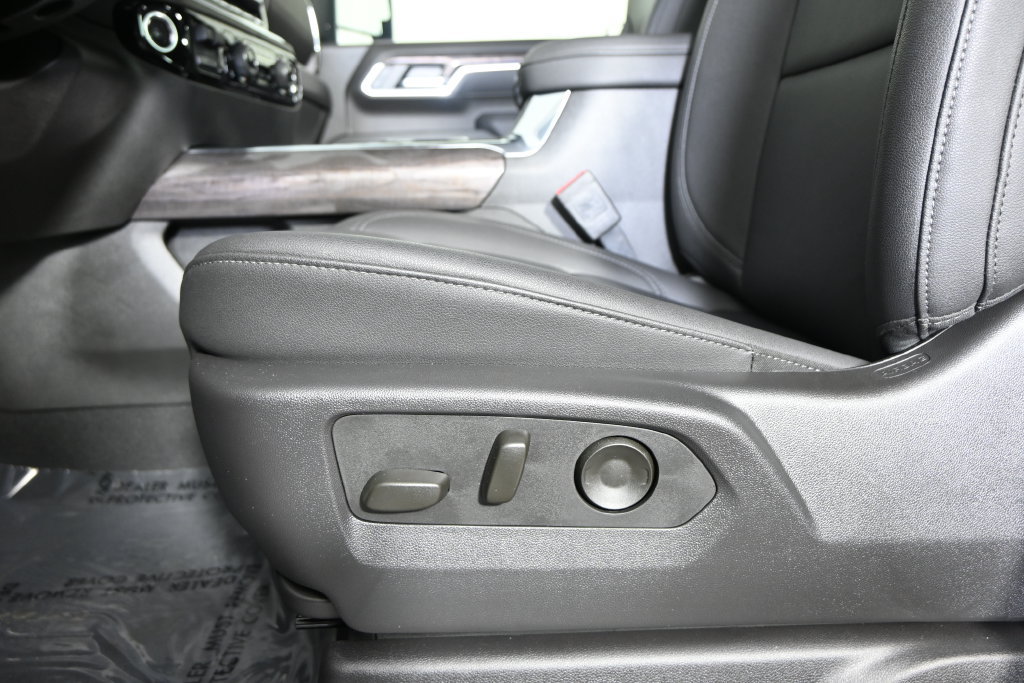 Used 2025 Chevrolet Silverado 3500 LTZ w/ LTZ Premium Package AWD/4WD image 22