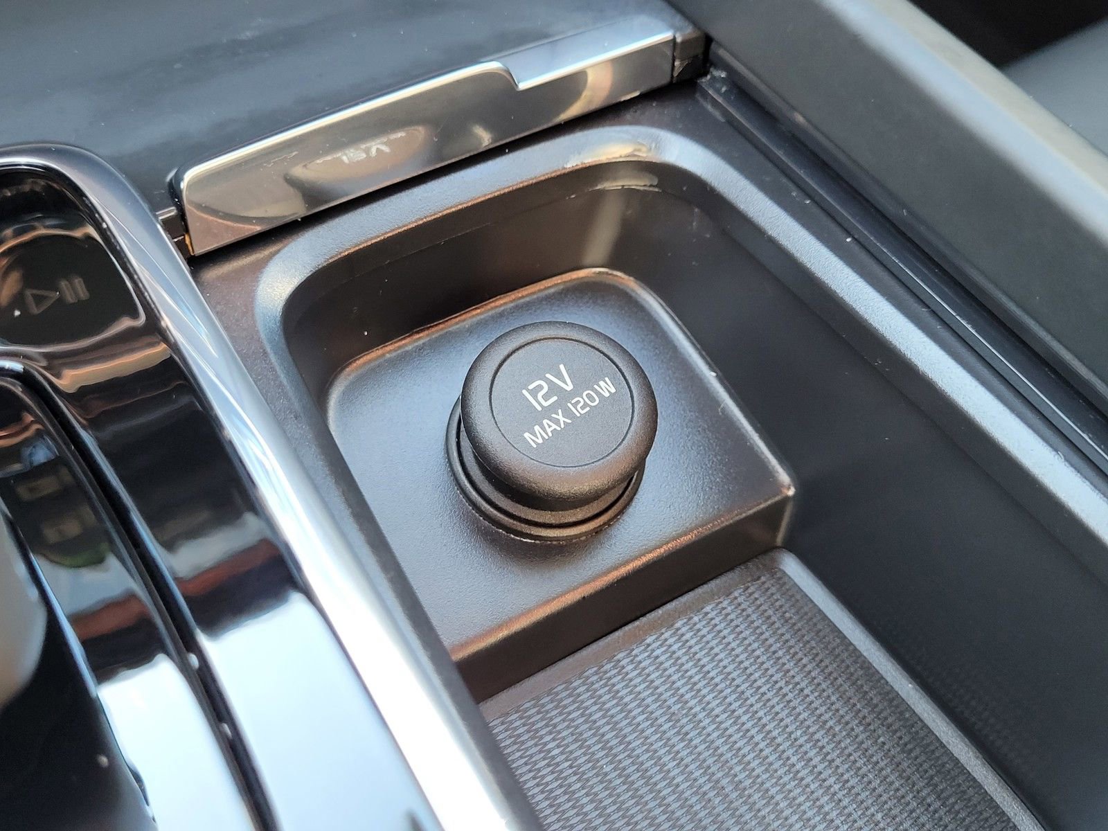 Certified 2025 Volvo XC60 B5 Core w/ Protection Package Premier image 26