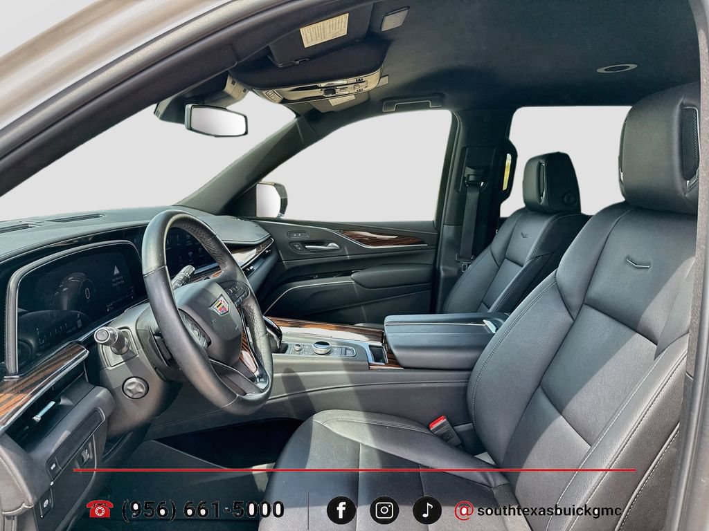 Used 2024 Cadillac Escalade Luxury RWD image 12
